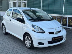 Weiß Gebraucht 2010 Toyota Aygo Kleinwagen | 3.850 € (Fairer Preis)