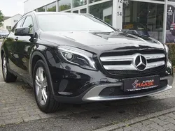 Kosmosschwarz metalliclac Gebraucht 2016 Mercedes GLA180 Urban SUV | 15.990 € (Guter Preis)