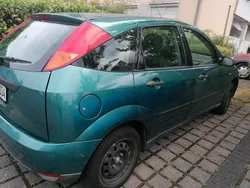 Grün Gebraucht 2001 Ford Focus Limousine | 300 € (Guter Preis)