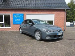Grau Gebraucht 2022 VW Golf VIII Style Limousine | 23.499 € (Fairer Preis)