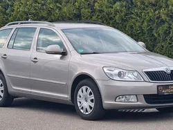 Grau Gebraucht 2012 Skoda Octavia Ambition Kombi | 4.800 € (Superpreis)