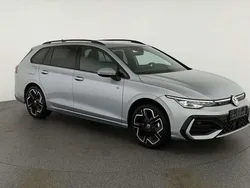 Oyster silver metallic Neu 2025 VW Golf VIII R-line Kombi | 34.595 € (Etwas zu teuer)