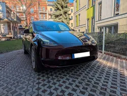 Rot Gebraucht 2023 Tesla Model Y Long Range SUV | 45.000 € (Teuer)