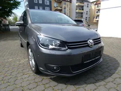 Grau Gebraucht 2011 VW Touran Highline Van / Kleinbus | 8.800 € (Fairer Preis)