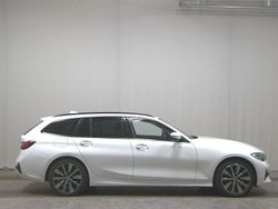 Weiss Gebraucht 2021 BMW 320 Sport Line Kombi | 23.780 € (Guter Preis)