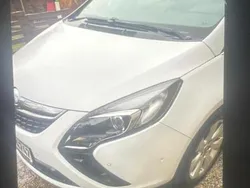 Weiß Gebraucht 2015 Opel Zafira Tourer Van / Kleinbus | 4.500 € (Superpreis)
