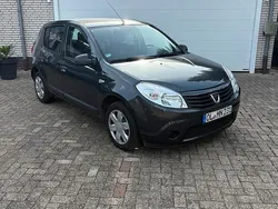 Grau Gebraucht 2012 Dacia Sandero Kleinwagen | 3.200 €