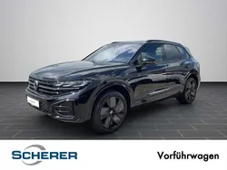 Grenadillschwarz metallic (metallic) Gebraucht 2025 VW Touareg R-line SUV | 94.800 €