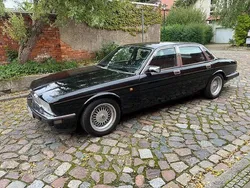Schwarz (metallic) Gebraucht 1993 Jaguar XJ40 Limousine | 7.983 €