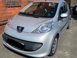 Silber Gebraucht 2005 Peugeot 107 Kleinwagen | 1.550 € (Fairer Preis)