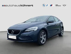 Blau Gebraucht 2017 Volvo V40 Momentum Kombi | 15.885 € (Fairer Preis)