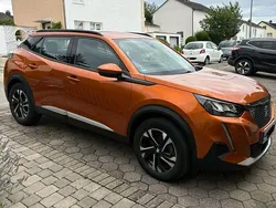 Orange Gebraucht 2019 Peugeot 2008 Allure SUV | 18.888 €
