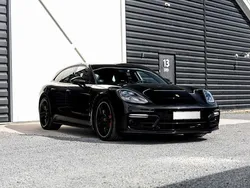 Schwarz Gebraucht 2018 Porsche Panamera Turbo Sport Turismo Limousine | 79.730 € (Etwas zu teuer)