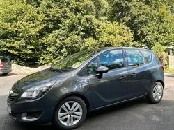 Grau Gebraucht 2015 Opel Meriva drive Van / Kleinbus | 6.400 € (Fairer Preis)