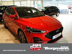 Rot Gebraucht 2023 Ford Focus ST-Line Limousine | 31.370 €