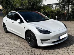 Weiß Gebraucht 2022 Tesla Model 3 Standard Range Limousine | 29.850 € (Fairer Preis)