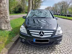 Schwarz Gebraucht 2011 Mercedes B180 Van / Kleinbus | 4.100 € (Fairer Preis)