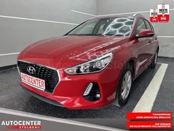 Rot Gebraucht 2017 Hyundai i30 Select Limousine | 11.450 € (Guter Preis)