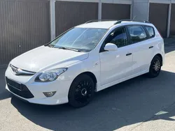 Weiß Gebraucht 2011 Hyundai i30 Classic Kombi | 2.990 € (Guter Preis)