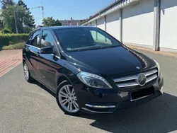 Schwarz Gebraucht 2014 Mercedes B200 AMG line Van / Kleinbus | 7.200 € (Superpreis)