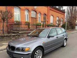 Grau Gebraucht 2003 BMW 318 Kombi | 7.660 €