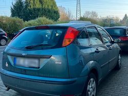 Grün Gebraucht 2003 Ford Focus Kleinwagen | 950 € (Guter Preis)