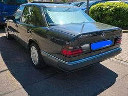 Schwarz Gebraucht 1992 Mercedes E230 Limousine | 4.500 €