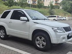 Weiß Gebraucht 2011 Suzuki Grand Vitara SUV | 9.990 € (Fairer Preis)