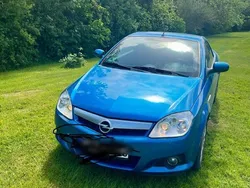 Blau Gebraucht 2005 Opel Tigra Cabrio | 2.300 € (Fairer Preis)