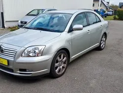 Silber Gebraucht 2005 Toyota Avensis Executive Kleinwagen | 3.500 € (Fairer Preis)