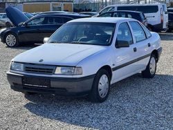 Weiß Gebraucht 1990 Opel Vectra Limousine | 3.000 €