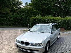Silber Gebraucht 2001 BMW 530 Basis Kombi | 3.000 € (Fairer Preis)
