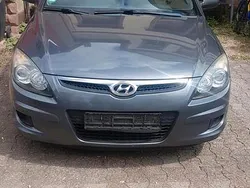 Grau Gebraucht 2009 Hyundai i30 Limousine | 1.390 € (Guter Preis)