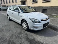Weiß Gebraucht 2010 Hyundai i30 Limousine | 2.950 € (Guter Preis)