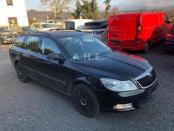 Schwarz Gebraucht 2011 Skoda Octavia Classic Kombi | 2.950 €