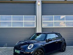Schwarz Gebraucht 2024 Mini Cooper S Classic Kleinwagen | 27.990 € (Guter Preis)