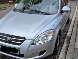 Grau Gebraucht 2007 Kia Ceed 2 Kleinwagen | 3.500 € (Fairer Preis)