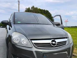 Grau Gebraucht 2010 Opel Zafira Selection Van / Kleinbus | 5.000 € (Teuer)