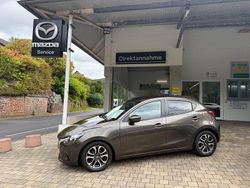 Grau Gebraucht 2016 Mazda 2 Nakama Kleinwagen | 9.850 € (Fairer Preis)