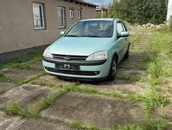 Grün Gebraucht 2001 Opel Corsa Kleinwagen | 1.999 € (Fairer Preis)