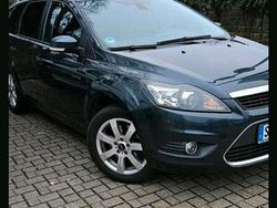 Grau Gebraucht 2008 Ford Focus Limousine | 4.800 € (Etwas zu teuer)
