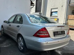 Silber Gebraucht 2001 Mercedes C220 Limousine | 1.500 €