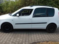 Weiß Gebraucht 2010 Skoda Roomster Comfort Kombi | 2.200 € (Superpreis)
