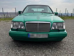 Grün Gebraucht 1996 Mercedes E320 Edition Cabrio | 39.500 €