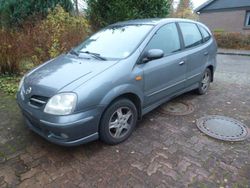 Grau Gebraucht 2004 Nissan Almera Tino Van / Kleinbus | 950 €