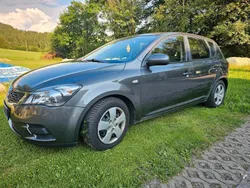 Grau Gebraucht 2010 Kia Ceed Kleinwagen | 3.899 € (Teuer)
