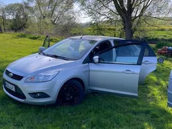 Silber Gebraucht 2010 Ford Focus Limousine | 1.750 € (Fairer Preis)