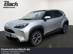 Shimmering silver metallic Gebraucht 2021 Toyota Yaris Hybrid Elegant | 23.740 € (Etwas zu teuer)