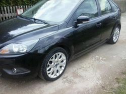 Schwarz Gebraucht 2010 Ford Focus Limousine | 4.450 € (Fairer Preis)
