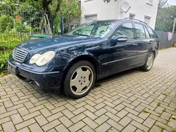 Blau Gebraucht 2003 Mercedes 240 Kombi | 1.300 €